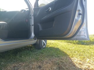 2011 Nissan Note I Рестайлинг, серебристый, 650000 рублей, вид 4
