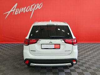 2017 Mitsubishi Outlander III Рестайлинг 2, белый, 1830000 рублей, вид 4