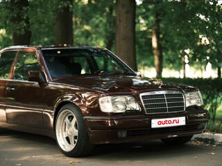 1995 Mercedes-Benz E-Класс 420 I (W124), пурпурный, 3500000 рублей, вид 4