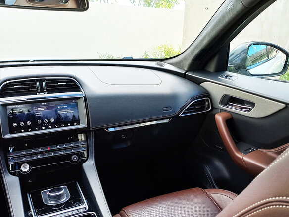2016 Jaguar F-Pace I, белый, 3400000 рублей - вид 12