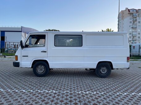 1990 Mercedes-Benz MB 100, белый, 420000 рублей, вид 3