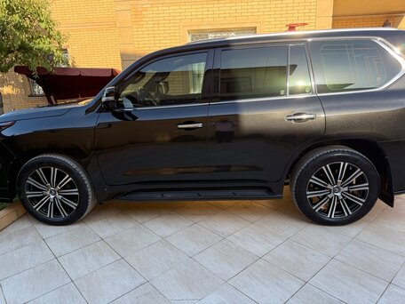 2018 Lexus LX 570 III Рестайлинг 2, чёрный, 7200000 рублей, вид 4