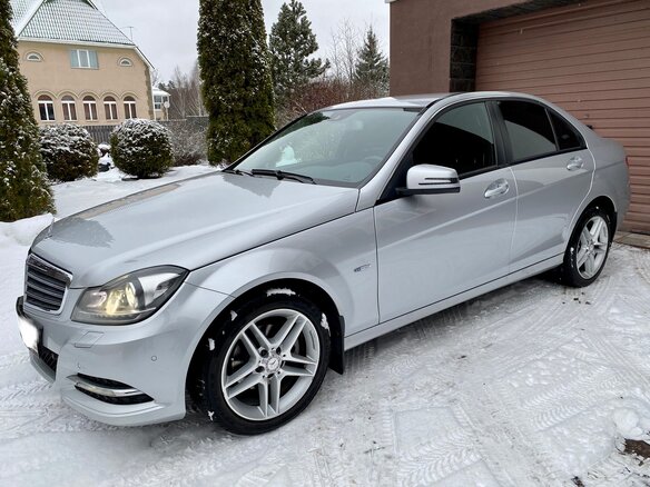 2011 Mercedes-Benz C-Класс 180 BlueEFFICIENCY III (W204) Рестайлинг, серебристый - вид 3