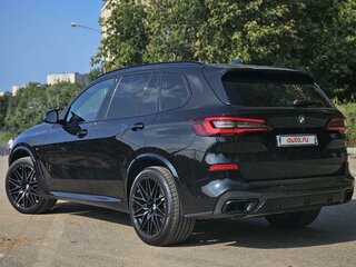 2020 BMW X5 40i IV (G05/G18), чёрный, 6000000 рублей, вид 4