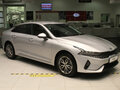 2020 Kia K5 III, серебристый - вид 2