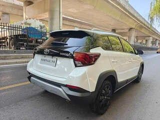 2023 Toyota Yaris L X XP150 Рестайлинг, белый, 1160007 рублей, вид 4