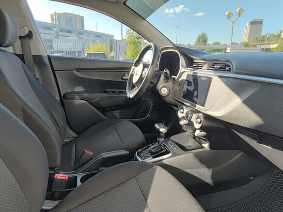 2021 Kia Rio IV Рестайлинг, коричневый - вид 10