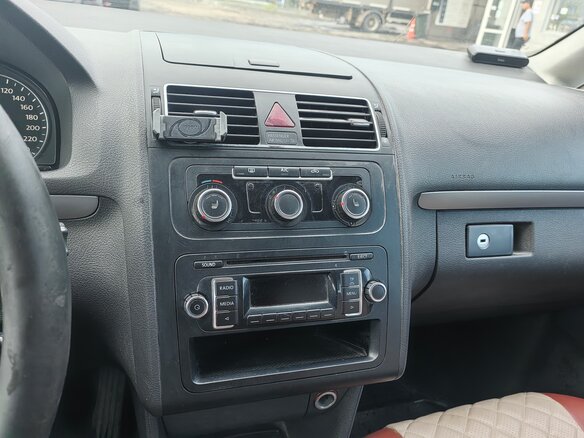 2014 Volkswagen Touran I Рестайлинг 2, белый, 750000 рублей - вид 6