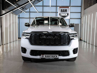 2026 Ram 1500 Crew Cab V Рестайлинг, белый, 11071645 рублей, вид 2
