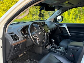 2021 Toyota Land Cruiser Prado 150 Series Рестайлинг 3, белый, 5850000 рублей, вид 5
