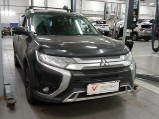 2020 Mitsubishi Outlander III Рестайлинг 3, чёрный, 2170000 рублей, вид 2