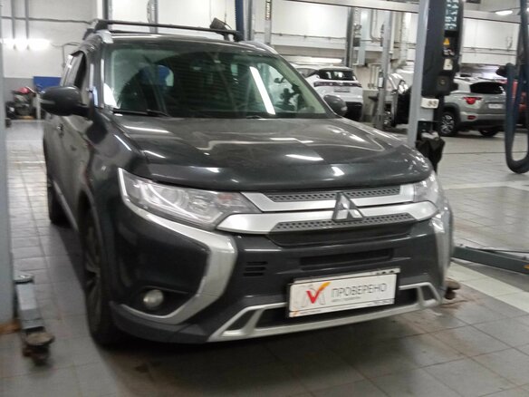 2020 Mitsubishi Outlander III Рестайлинг 3, чёрный, 2170000 рублей - вид 1