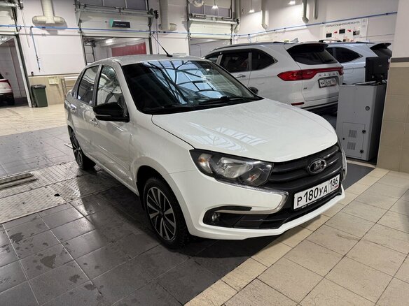 2025 Lada (ВАЗ) Granta I Рестайлинг, белый, 895000 рублей - вид 1