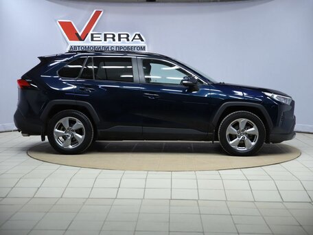 2020 Toyota RAV4 V (XA50), синий, 2340000 рублей, вид 4