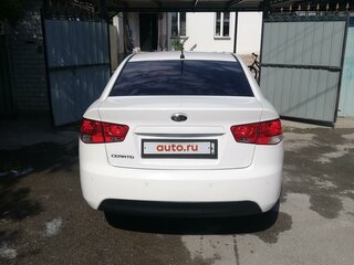 2009 Kia Cerato 5-speed II, белый, 730000 рублей, вид 4