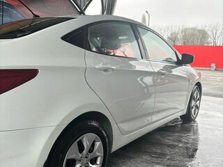 2014 Hyundai Solaris I Рестайлинг, белый, 1100000 рублей, вид 4