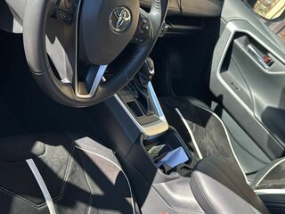 2023 Toyota RAV4 V (XA50), белый, 4200000 рублей, вид 4