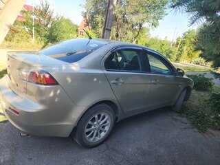 2010 Mitsubishi Lancer X, бежевый, 1800000 рублей, вид 2