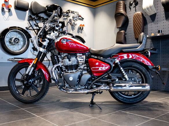 2026 Royal Enfield Super Meteor, пурпурный, 792000 рублей - вид 17