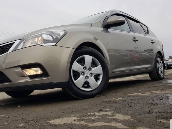 2010 Kia Ceed I Рестайлинг, серебристый, 650000 рублей - вид 1