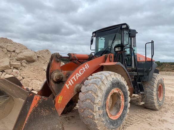 2011 Hitachi ZW220, 3500000 рублей