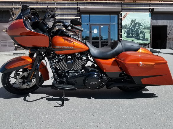 2020 Harley-Davidson Road Glide, оранжевый