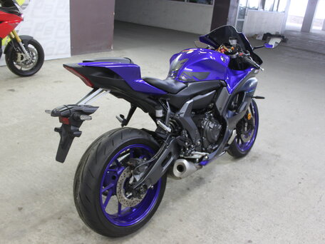 2022 Yamaha YZF-R7, синий, 699000 рублей, вид 4