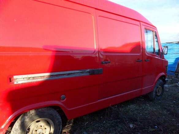 1992 Mercedes-Benz T1, пурпурный, 550000 рублей - вид 1