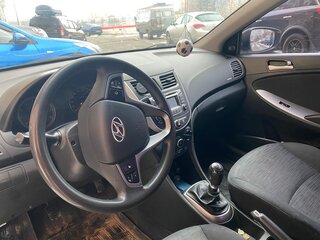 2015 Hyundai Solaris I Рестайлинг, белый, 1250000 рублей, вид 4