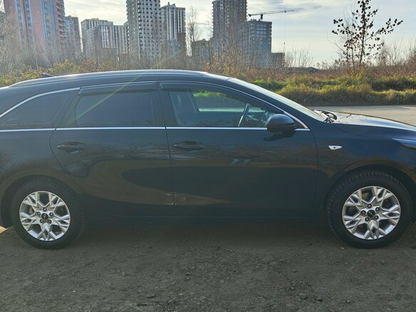 2021 Kia Ceed III Рестайлинг, чёрный, 1850000 рублей - вид 4
