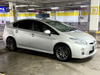 2010 Toyota Prius III (XW30), серый, 990000 рублей, вид 2