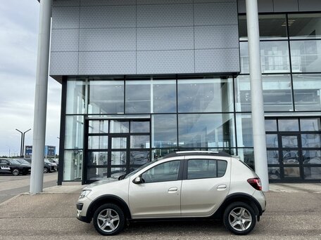 2018 Renault Sandero Stepway II, бежевый, 900000 рублей, вид 3