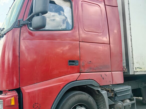 2004 Volvo FH, красный, 1800000 рублей - вид 1