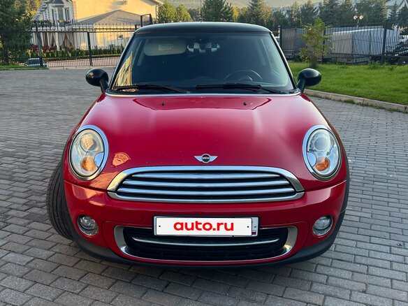 2013 Mini Hatch Cooper II (R56) Рестайлинг, красный, 1130000 рублей - вид 1