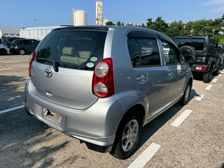 2013 Toyota Passo II (C30), серебристый, 349776 рублей, вид 4