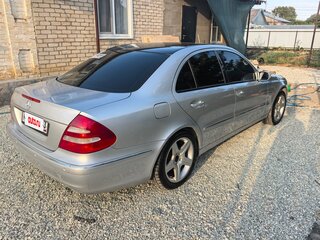 2003 Mercedes-Benz E-Класс 200 III (W211, S211), серебристый, 690000 рублей, вид 4