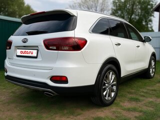 2018 Kia Sorento III Prime Рестайлинг, белый, 2500000 рублей, вид 3