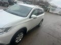 2017 Mitsubishi Outlander III Рестайлинг 2, белый, 2400000 рублей - вид 2