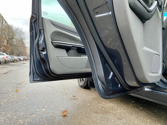 2011 Ford Focus II Рестайлинг, серый - вид 18