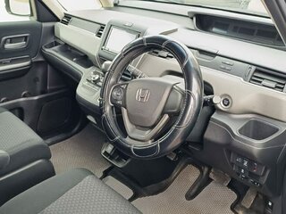 2016 Honda Freed II, серый, 1400000 рублей, вид 4
