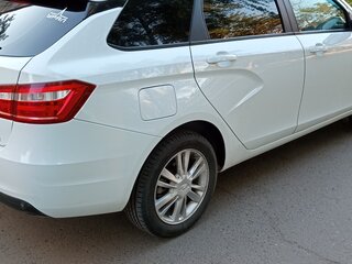 2019 Lada (ВАЗ) Vesta SW I, белый, 900000 рублей, вид 4