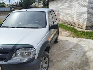 2003 Chevrolet Niva I, серебристый, 300000 рублей, вид 1