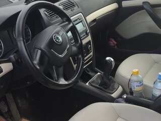 2010 Skoda Octavia II (A5) Рестайлинг, белый, 670000 рублей, вид 5