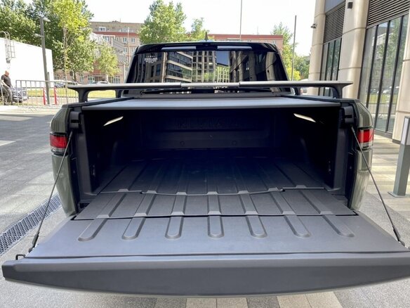 2022 Rivian R1T QM Large, зелёный, 9999999 рублей - вид 6