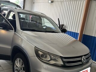 2012 Volkswagen Tiguan I Рестайлинг, серебристый, 950000 рублей, вид 1