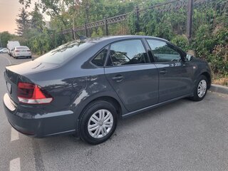 2018 Volkswagen Polo V Рестайлинг, серый, 999000 рублей, вид 4