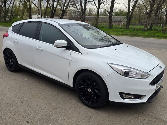 2017 Ford Focus III Рестайлинг, белый, 1200000 рублей - вид 2