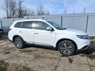 2019 Mitsubishi Outlander III Рестайлинг 3, белый, 3500000 рублей, вид 1