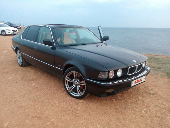 1990 BMW 7 серии 750i II (E32), чёрный
