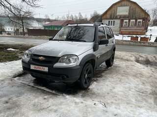 2013 Chevrolet Niva I Рестайлинг, серебристый, 675000 рублей, вид 1